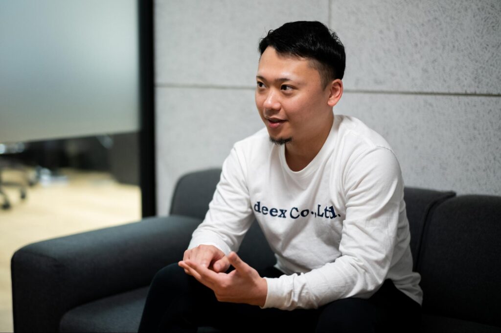 deex株式会社の牛丸代表