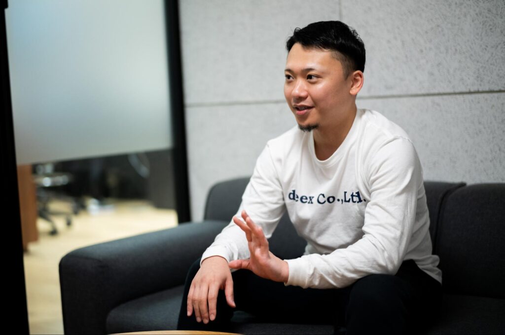 deex株式会社の牛丸代表